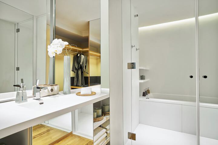 Room 2 of 36