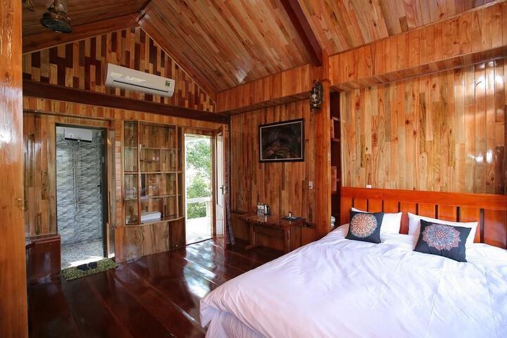 Room 4 of 40