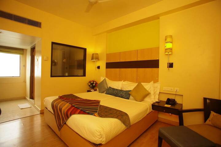 Room 13 of 40