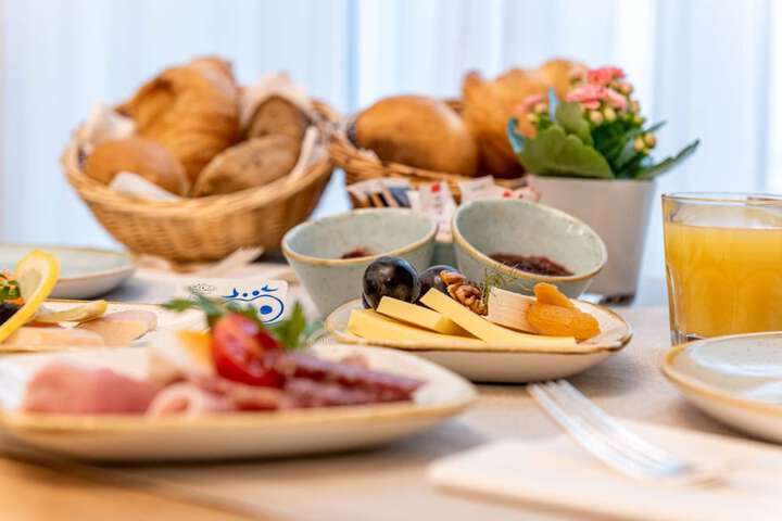 Breakfast/Coffee Service 62 of 75