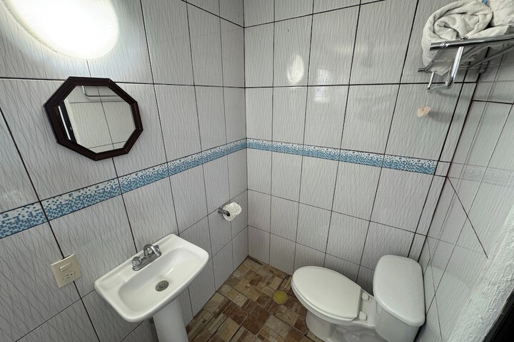 Room 32 of 49