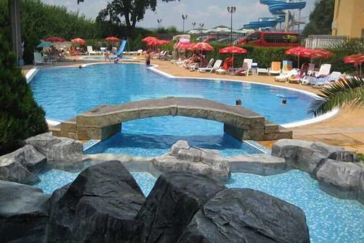 Pool 39 of 70