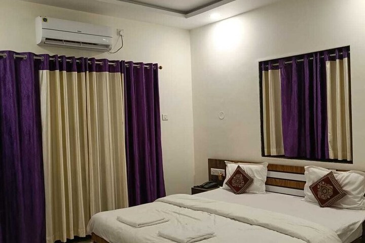Room 9 of 60