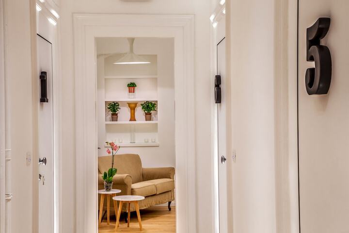 Entrance & Lobby