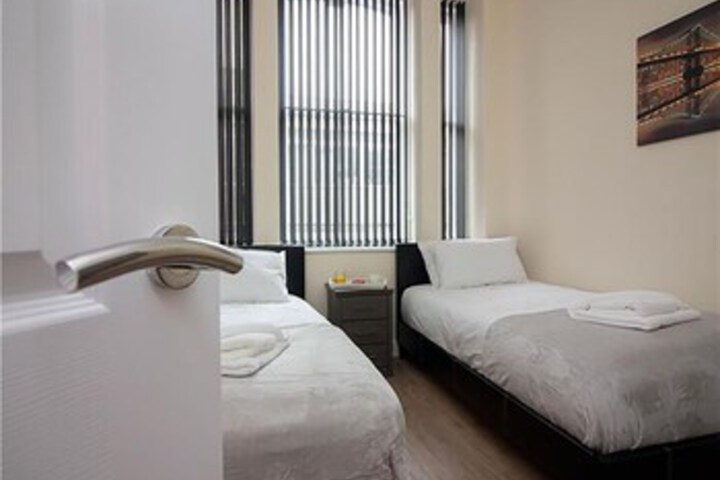 Room 10 of 26
