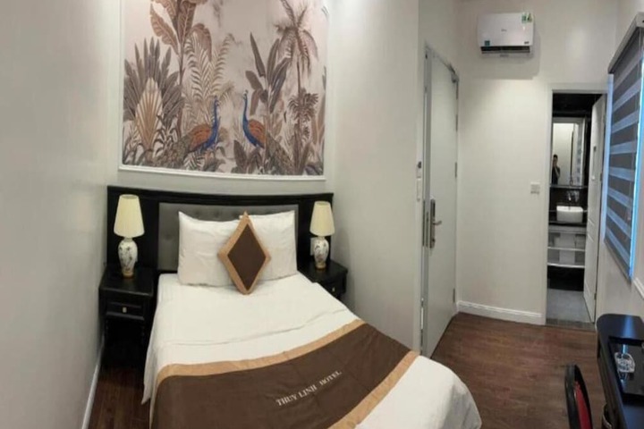 Room 10 of 27