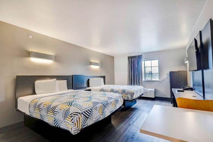 2 Queen Beds (9 of 9)