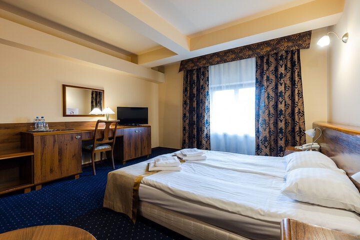 Room 4 of 52