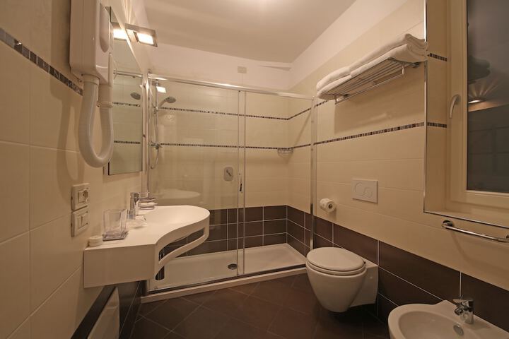 Room 18 of 35