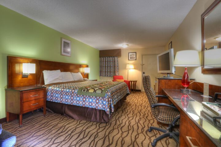 Standard | King Bed (5 of 6)