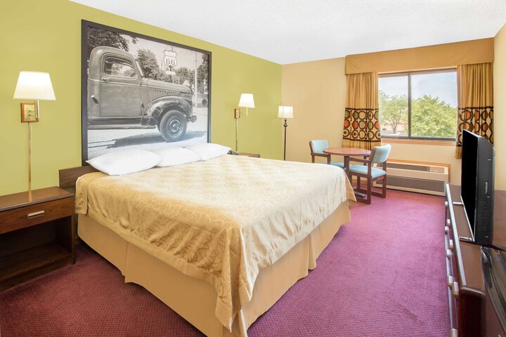 1 King Bed (4 of 11)