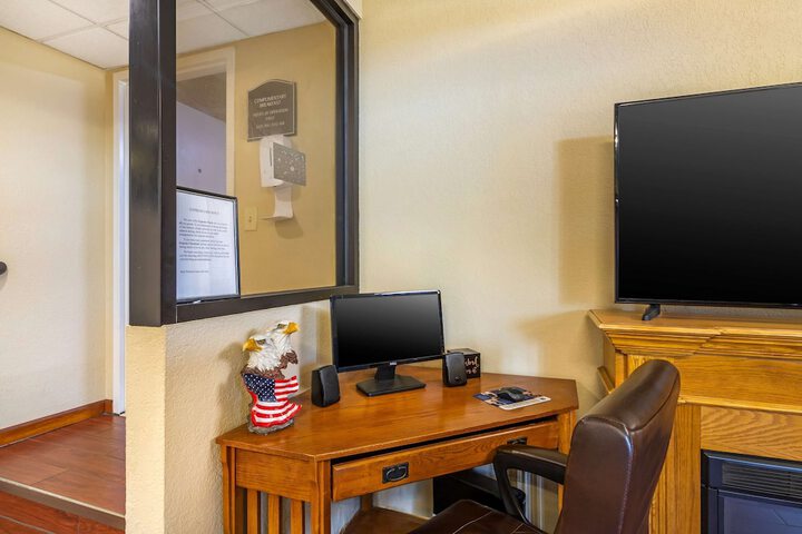 Business Center 28 of 29