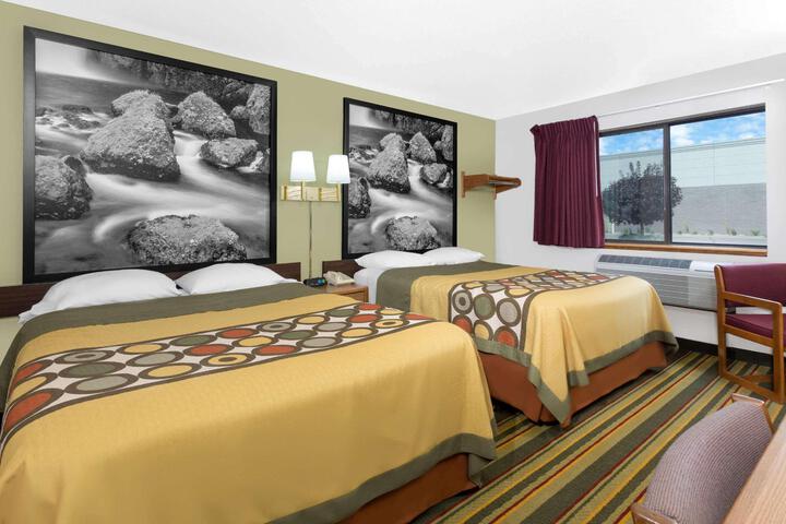 1 Queen Bed (4 of 15)