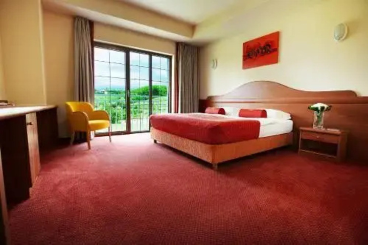 Room 4 of 17