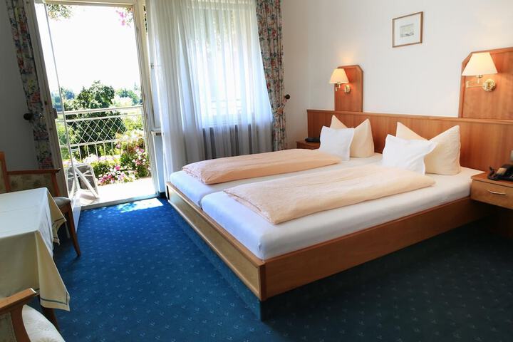 Room 4 of 43