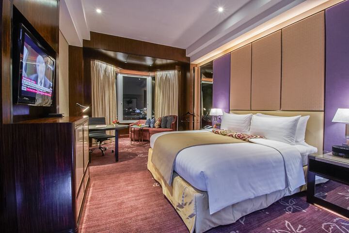 Room 8 of 60