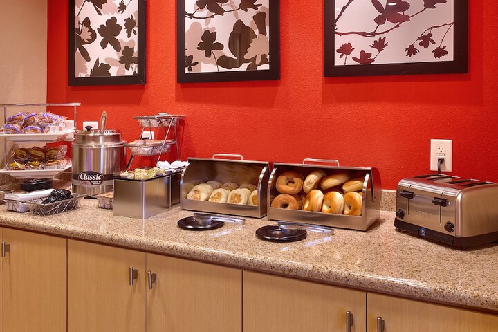 Breakfast/Coffee Service 26 of 33