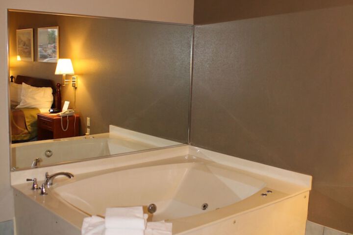 Jetted tub