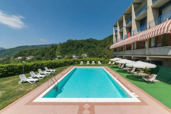Pool 18 of 25