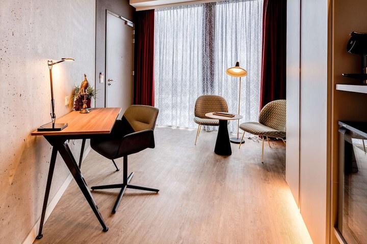 Room 19 of 107