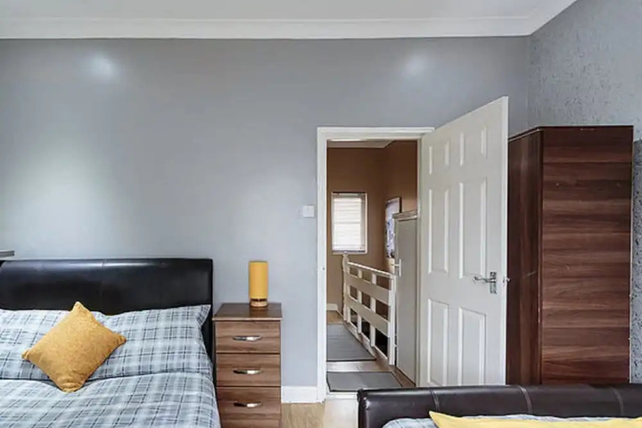 Room 3 of 9