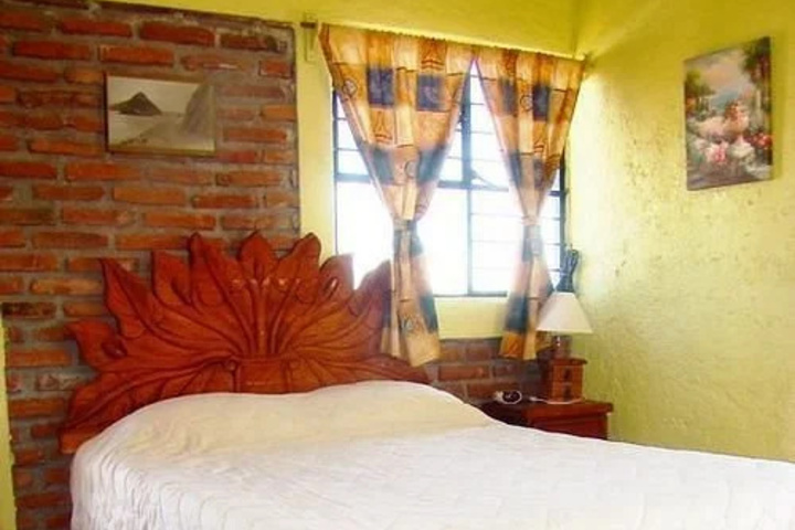 Room 4 of 9