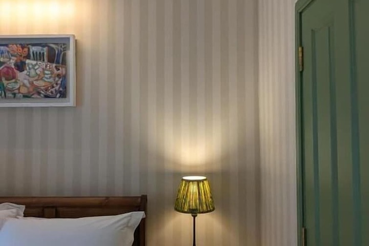 Room 2 of 8