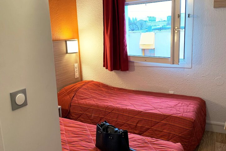 Room 33 of 116