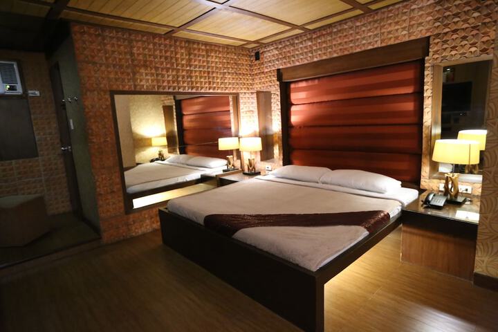 Room 19 of 34