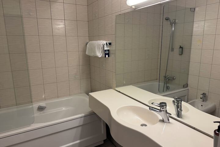 Room 168 of 209
