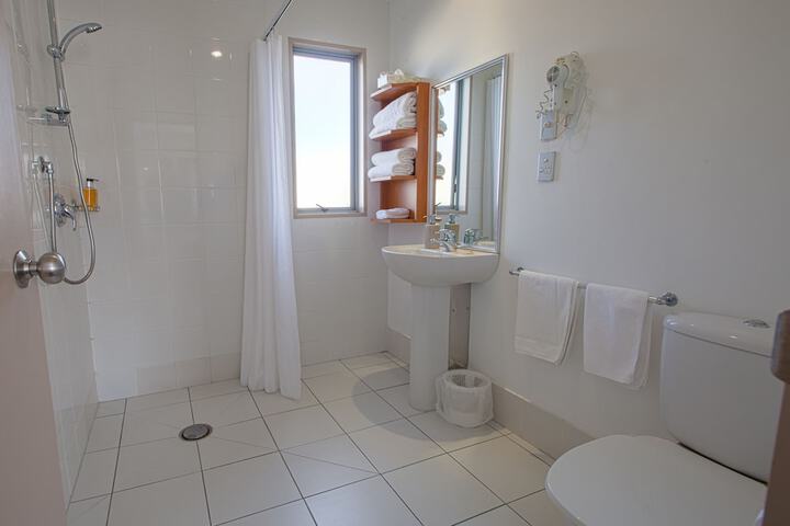 Room 4 of 33