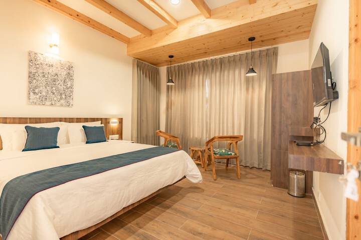 Room 6 of 18