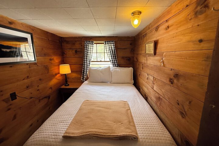 Room 57 of 212