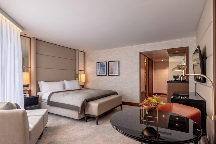 Room 53 of 457