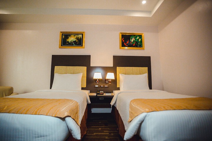 Room 4 of 51