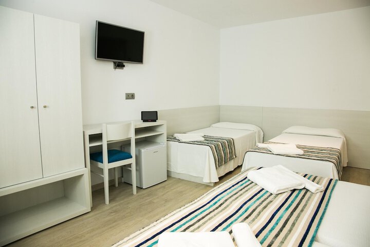Room 17 of 143