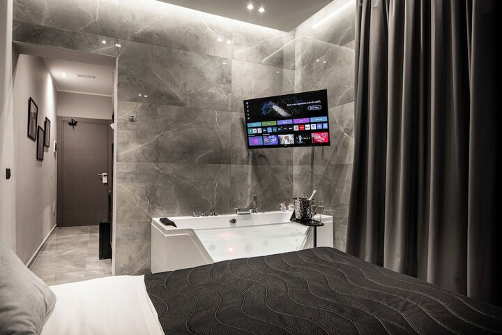 Room 42 of 105