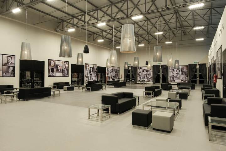 Ballroom/Hall 58 of 72