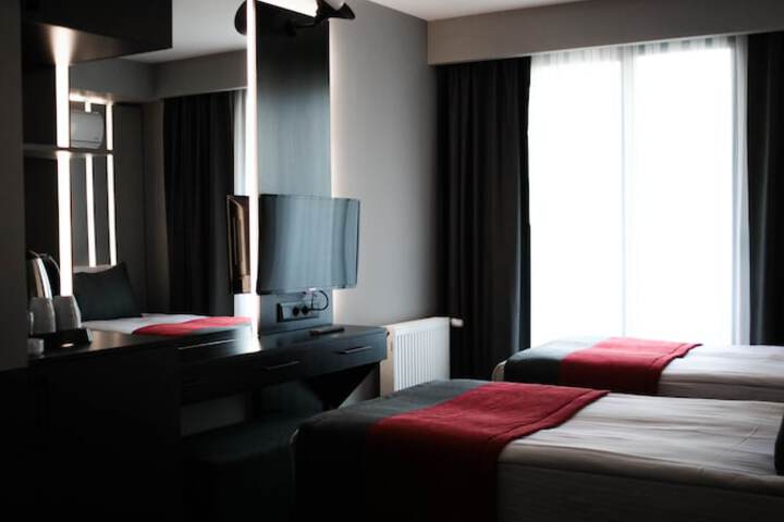 Room 6 of 85