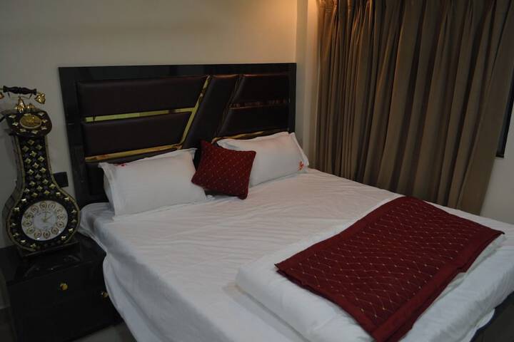 Room 5 of 9
