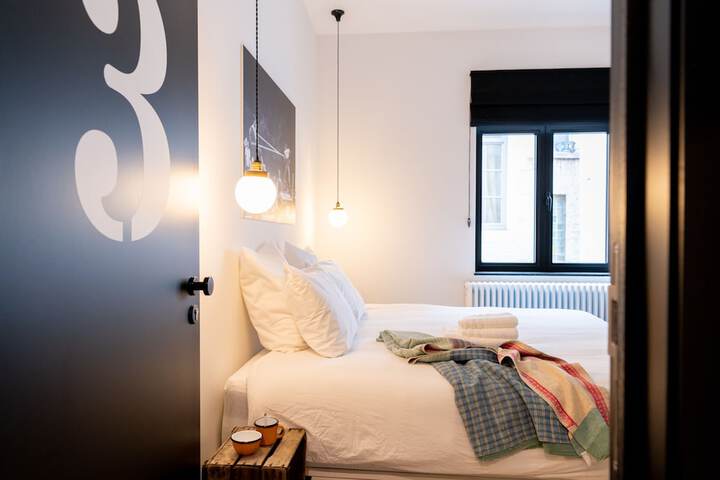 Room 5 of 48