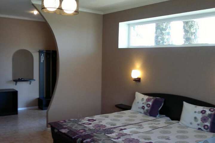 Room 9 of 32
