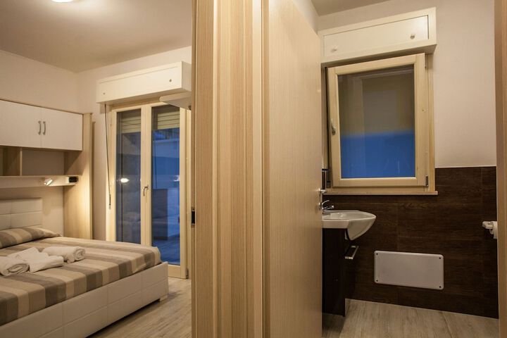 Room 4 of 48