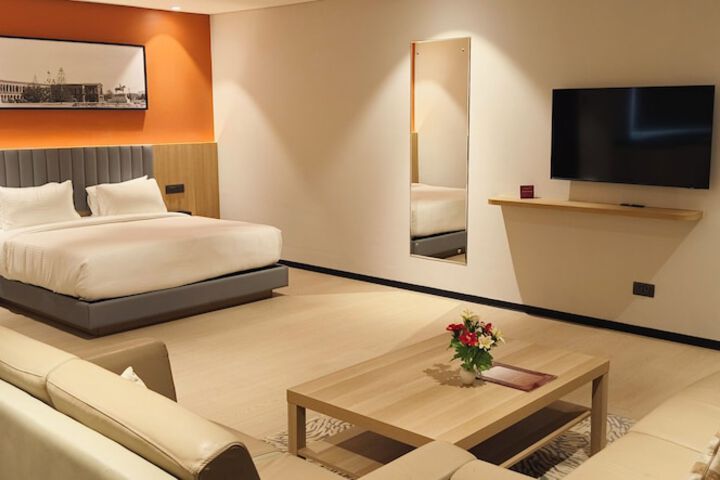 Room 25 of 43