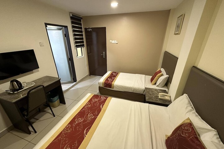 Room 7 of 13