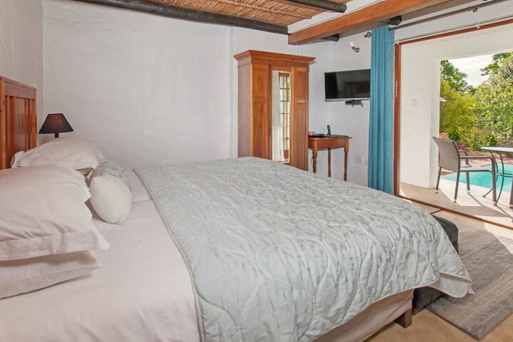 Room 3 of 160
