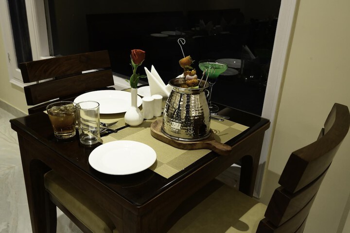 Dining 9 of 15