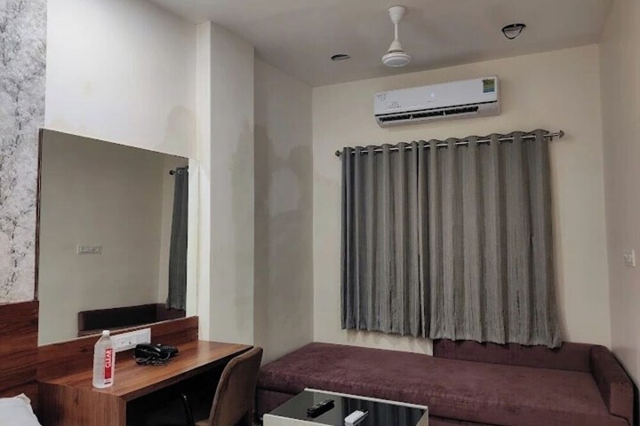 Room 10 of 15