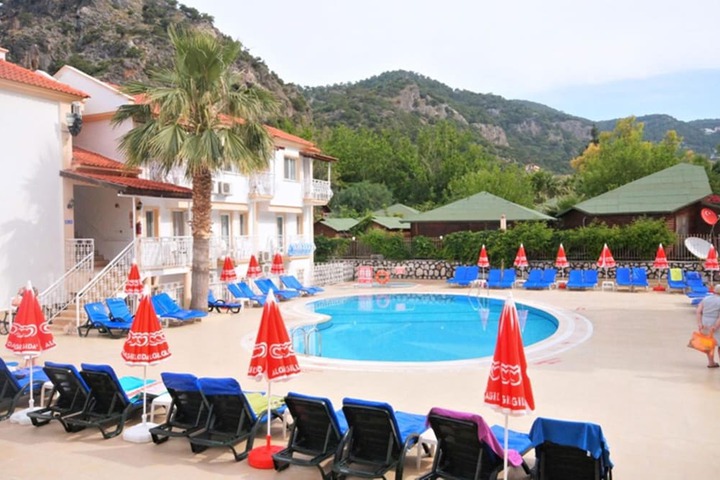 Hotel Pool