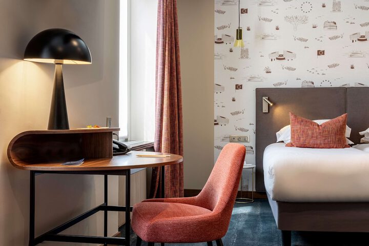 Room 47 of 106